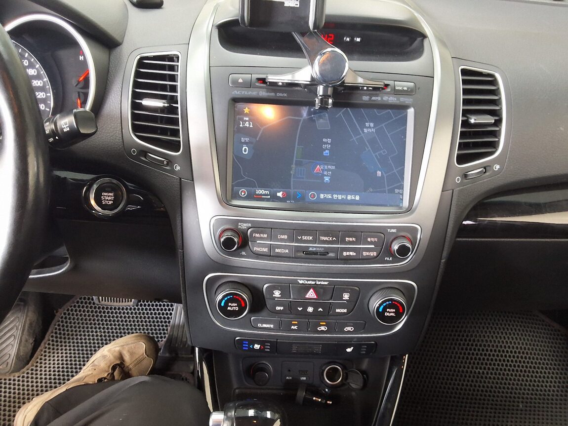KIA NEW SORENTO R R2.0 2WD TLX 2013 - zdjęcie 24
