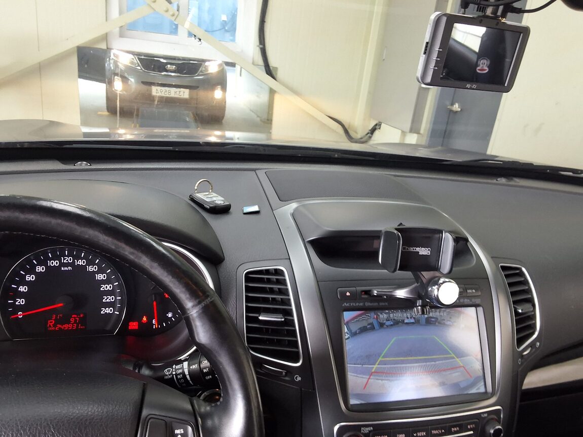 KIA NEW SORENTO R R2.0 2WD TLX 2013 - zdjęcie 25