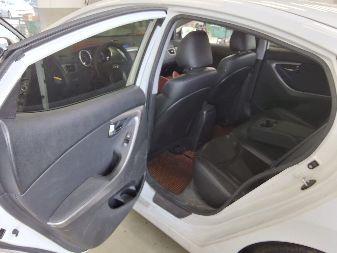 HYUNDAI AVANTE MD M16 GDi PREMIER 2012 - zdjęcie 12