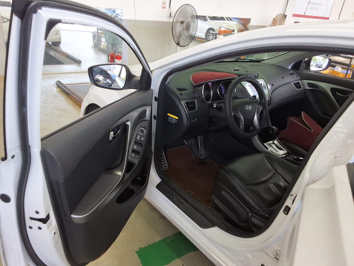 HYUNDAI AVANTE MD M16 GDi PREMIER 2012 - zdjęcie 10