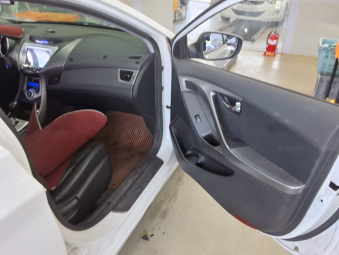 HYUNDAI AVANTE MD M16 GDi PREMIER 2012 - zdjęcie 14