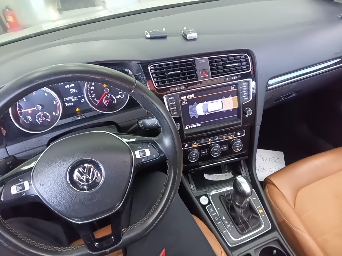 VOLKSWAGEN GOLF (7TH GEN) 2.0 TDI 40TH ANNIVERSARY EDITION 2015 - zdjęcie 11