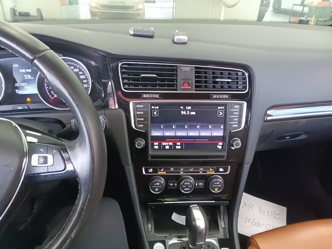 VOLKSWAGEN GOLF (7TH GEN) 2.0 TDI 40TH ANNIVERSARY EDITION 2015 - zdjęcie 19