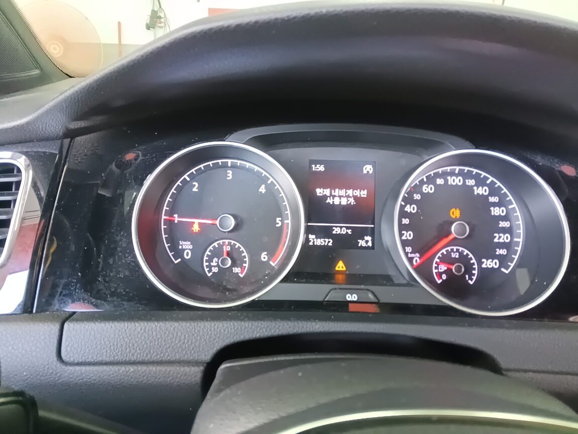 VOLKSWAGEN GOLF (7TH GEN) 2.0 TDI 40TH ANNIVERSARY EDITION 2015 - zdjęcie 32