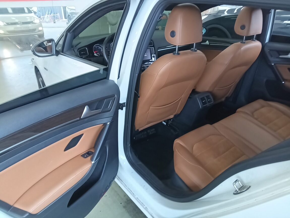 VOLKSWAGEN GOLF (7TH GEN) 2.0 TDI 40TH ANNIVERSARY EDITION 2015 - zdjęcie 12