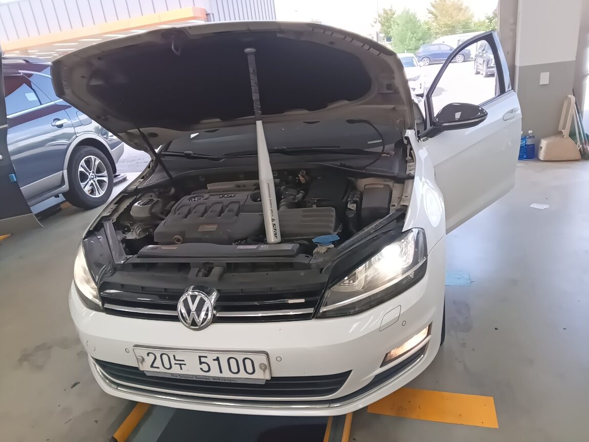 VOLKSWAGEN GOLF (7TH GEN) 2.0 TDI 40TH ANNIVERSARY EDITION 2015 - zdjęcie 23