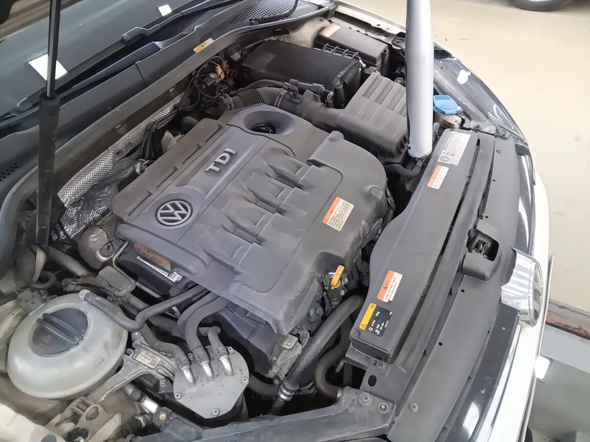 VOLKSWAGEN GOLF (7TH GEN) 2.0 TDI 40TH ANNIVERSARY EDITION 2015 - zdjęcie 24