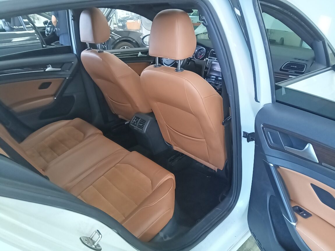 VOLKSWAGEN GOLF (7TH GEN) 2.0 TDI 40TH ANNIVERSARY EDITION 2015 - zdjęcie 13