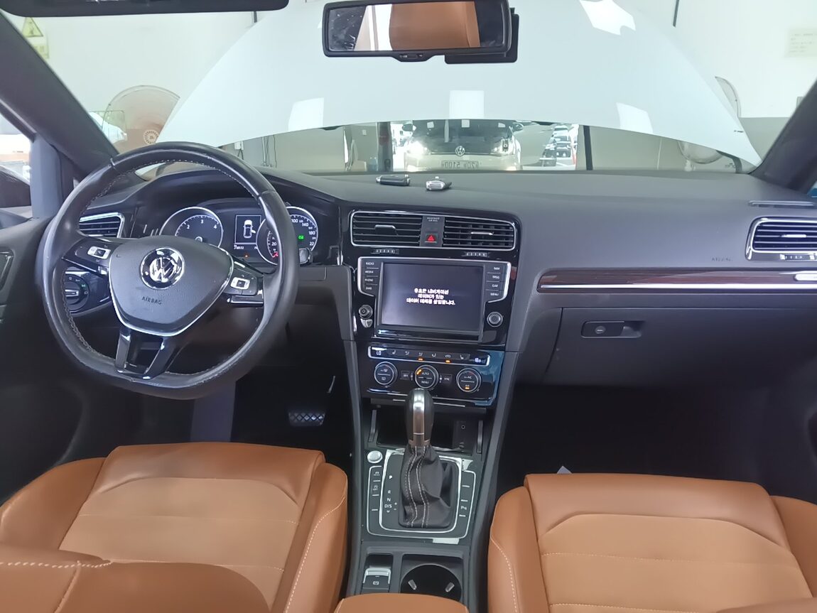 VOLKSWAGEN GOLF (7TH GEN) 2.0 TDI 40TH ANNIVERSARY EDITION 2015 - zdjęcie 25
