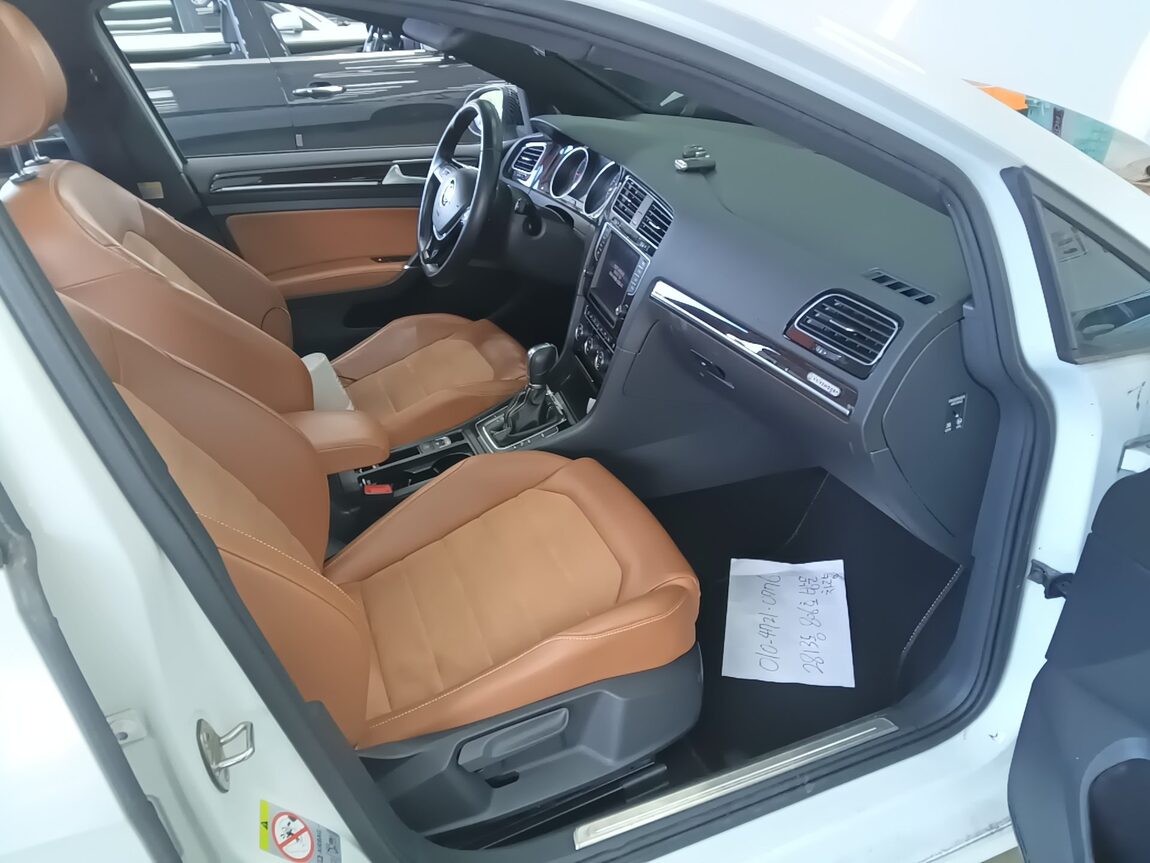 VOLKSWAGEN GOLF (7TH GEN) 2.0 TDI 40TH ANNIVERSARY EDITION 2015 - zdjęcie 14