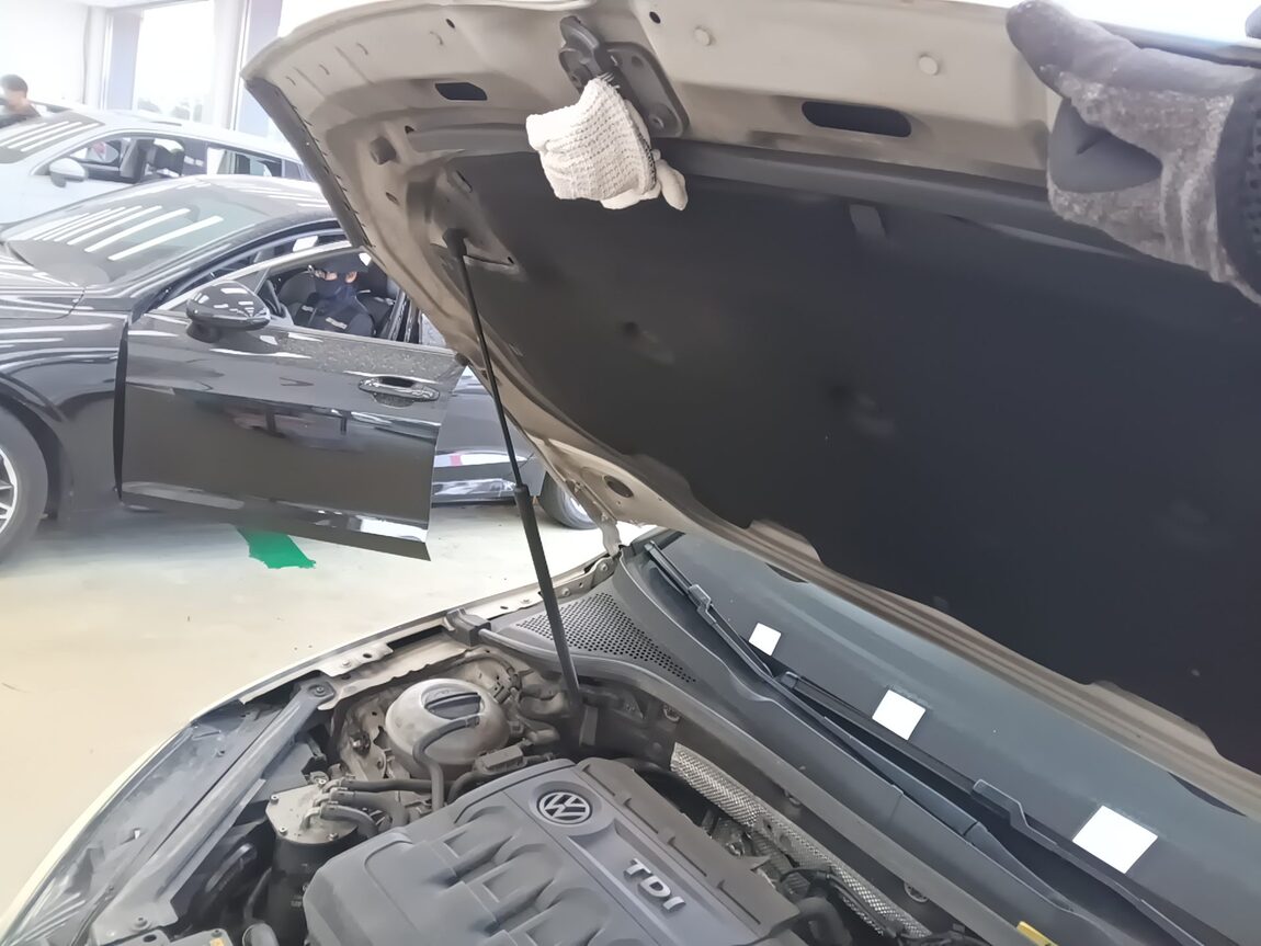 VOLKSWAGEN GOLF (7TH GEN) 2.0 TDI 40TH ANNIVERSARY EDITION 2015 - zdjęcie 34