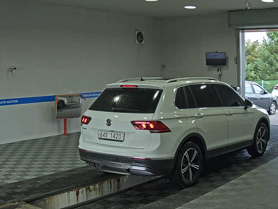VOLKSWAGEN TIGUAN (2ND GEN) 2.0 TDI PRESTIGE 2018 - zdjęcie 5