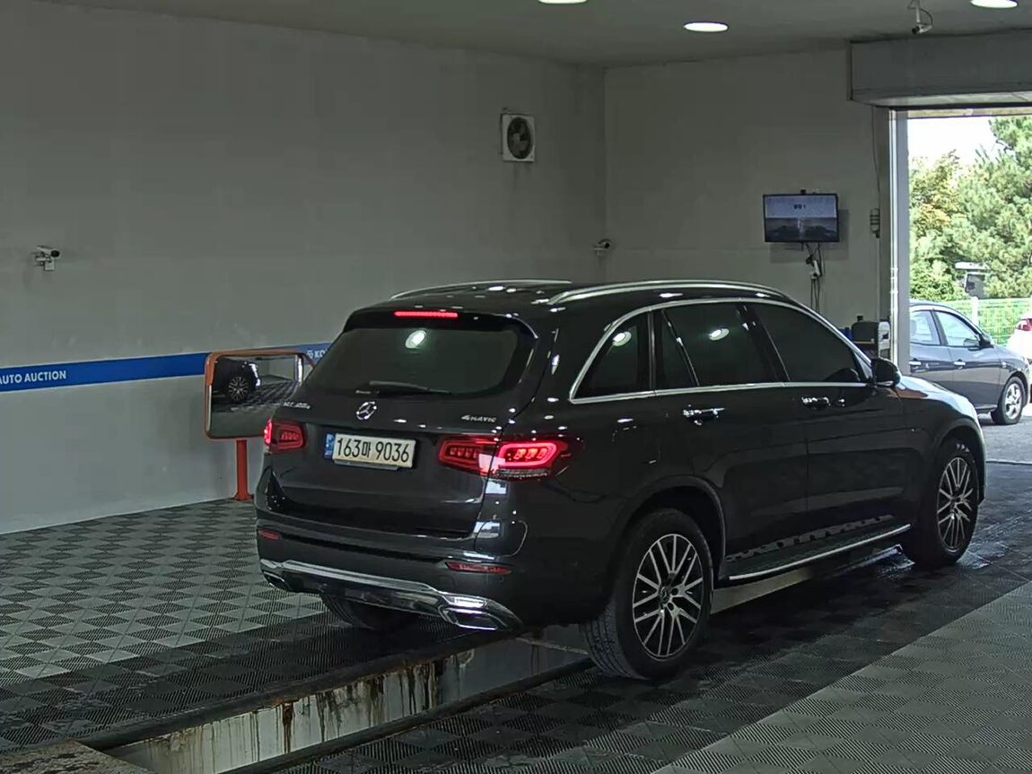 MERCEDES-BENZ GLC-CLASS GLC 300e 4MATIC 2021 - zdjęcie 5