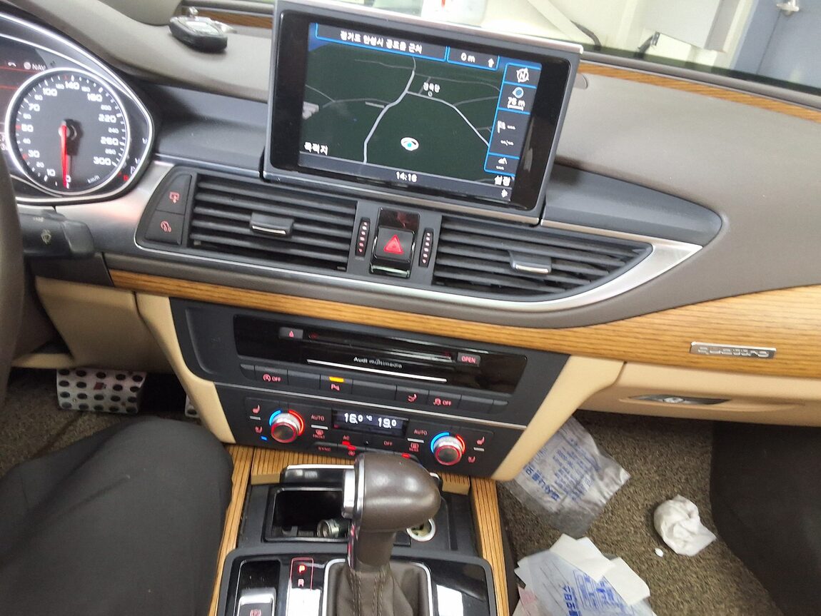 AUDI A7 3.0 TFSI QUATTRO PRESTIGE 2014 - zdjęcie 25