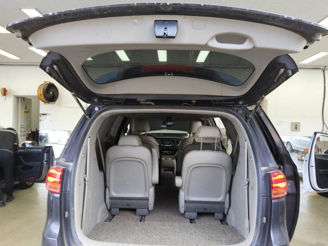 KIA THE NEW CARNIVAL 9-SEATER DIESEL LUXURY 2020 - zdjęcie 15