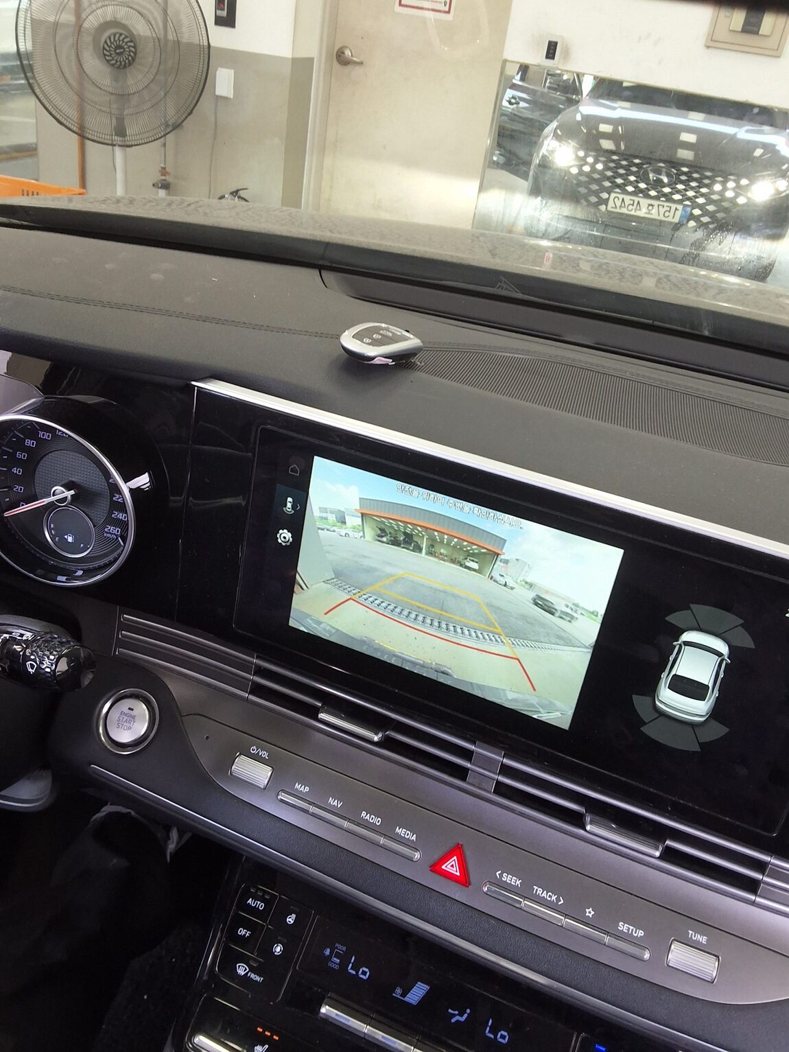 HYUNDAI THE NEW GRANDEUR IG GASOLINE 2.5 PREMIUM 2020 - zdjęcie 17
