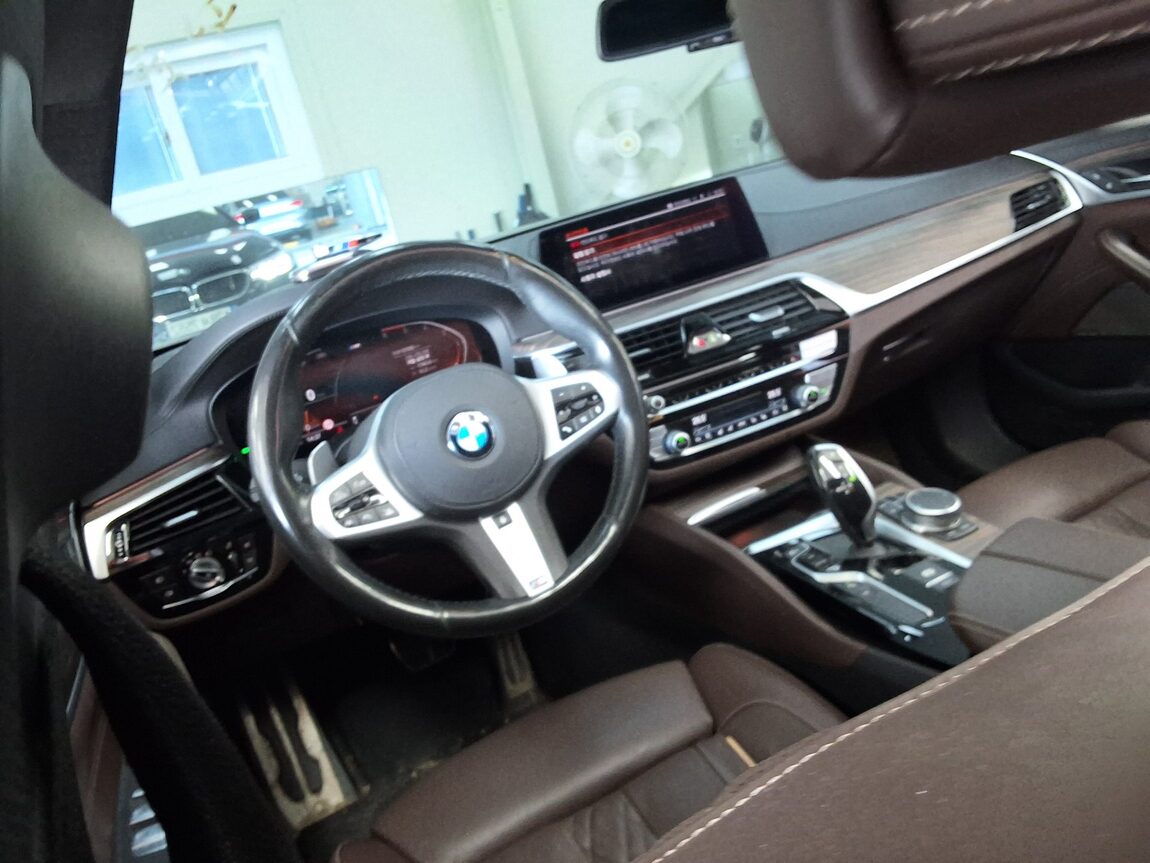 BMW 5 SERIES (7TH GEN) 520d M SPORT PACK PLUS 2020 - zdjęcie 12