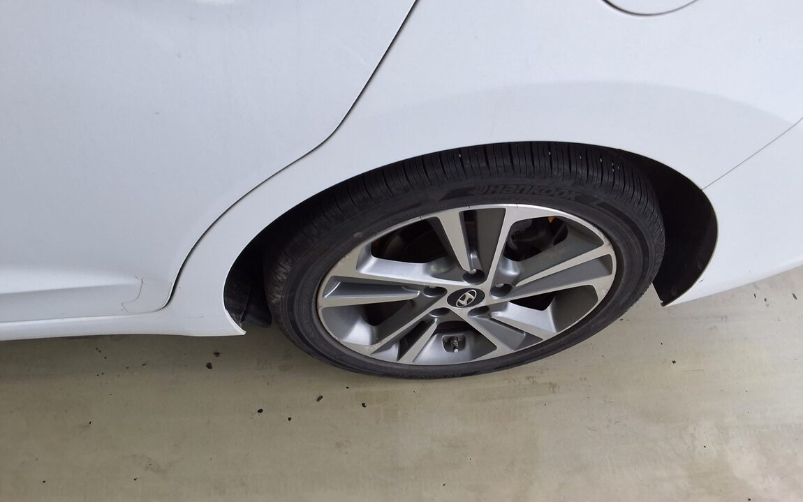 HYUNDAI AVANTE AD 1.6 GDi VALUE PLUS 2018 - zdjęcie 23