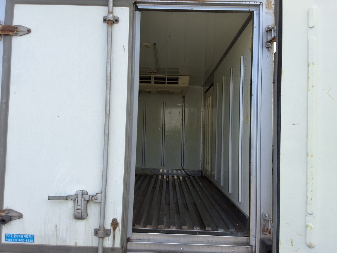 KIA BONGO III CARGO FREEZER BOX TRUCK 1 TON KING CAB 2015 - zdjęcie 12