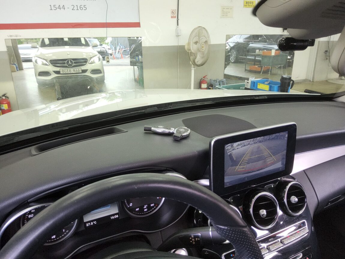 MERCEDES-BENZ C-CLASS (4TH GEN) C220 CDI BLUETEC AVANTGARDE 2015 - zdjęcie 17