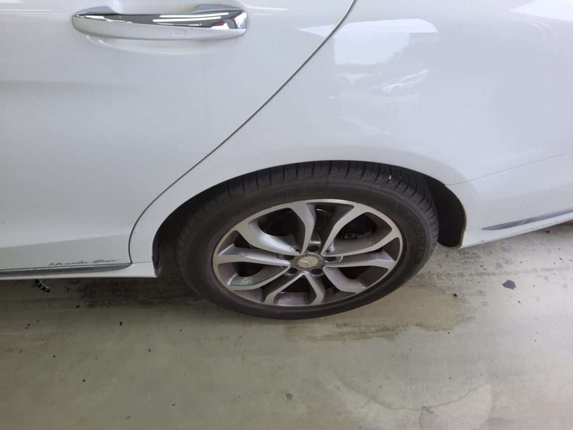 MERCEDES-BENZ C-CLASS (4TH GEN) C220 CDI BLUETEC AVANTGARDE 2015 - zdjęcie 23