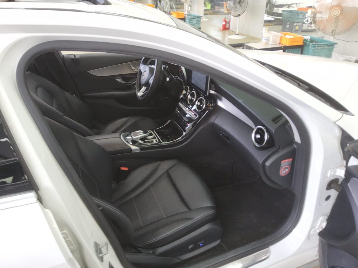 MERCEDES-BENZ C-CLASS (4TH GEN) C220 CDI BLUETEC AVANTGARDE 2015 - zdjęcie 14