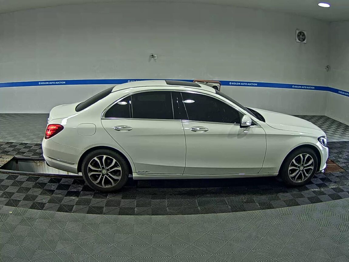 MERCEDES-BENZ C-CLASS (4TH GEN) C220 CDI BLUETEC AVANTGARDE 2015 - zdjęcie 4