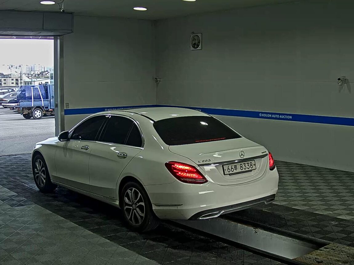MERCEDES-BENZ C-CLASS (4TH GEN) C220 CDI BLUETEC AVANTGARDE 2015 - zdjęcie 6