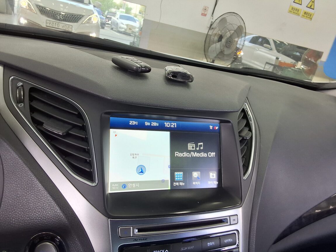 HYUNDAI GRANDEUR HG HG 240 MODERN COLLECTION 2016 - zdjęcie 17