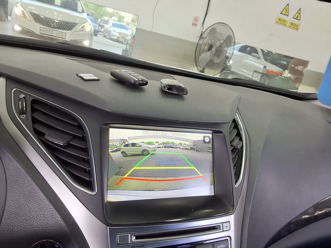 HYUNDAI GRANDEUR HG HG 240 MODERN COLLECTION 2016 - zdjęcie 18
