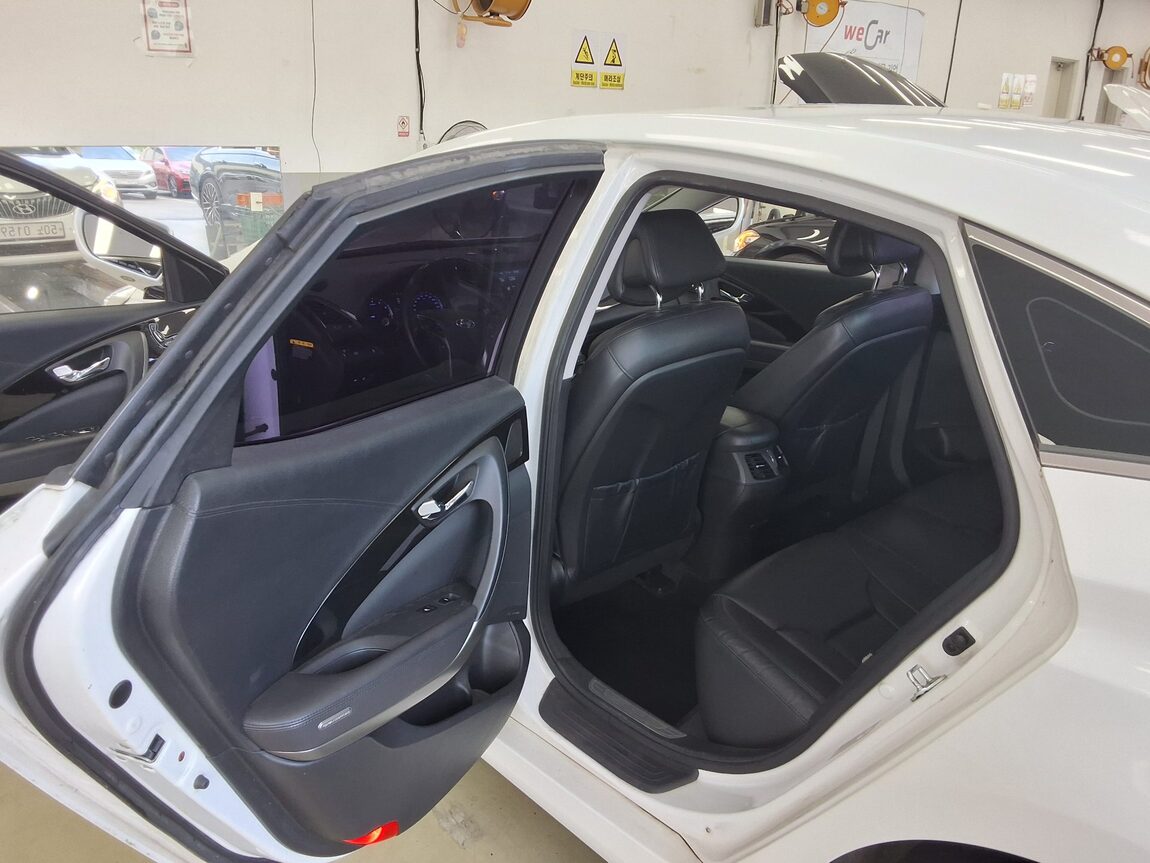 HYUNDAI GRANDEUR HG HG 240 MODERN COLLECTION 2016 - zdjęcie 12