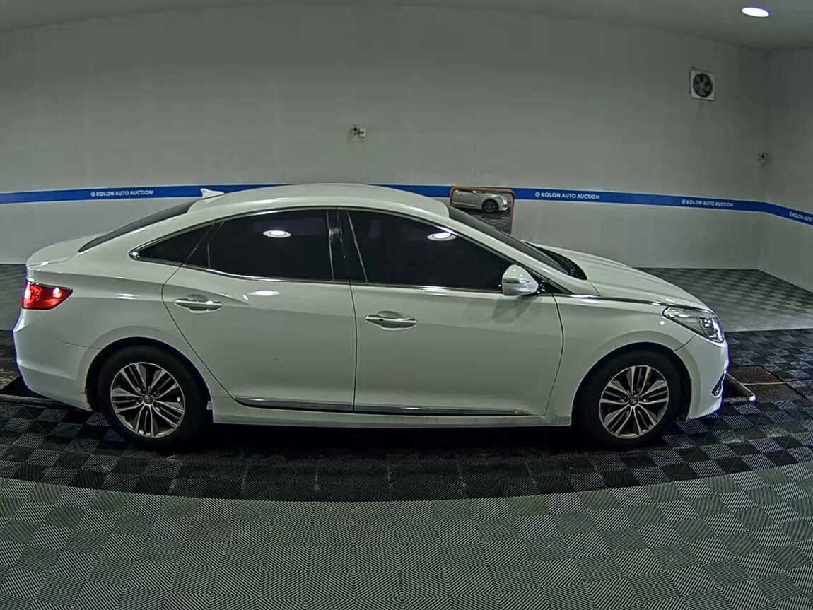 HYUNDAI GRANDEUR HG HG 240 MODERN COLLECTION 2016 - zdjęcie 4
