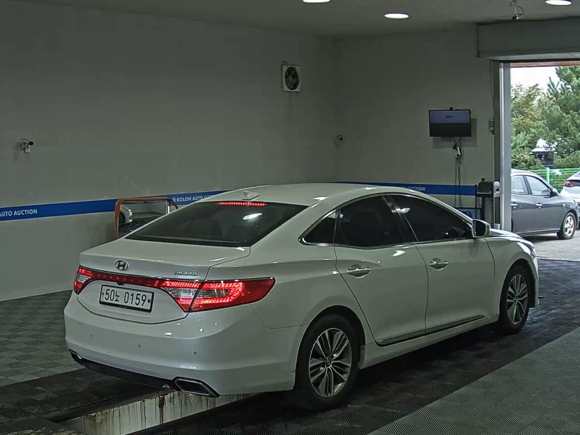 HYUNDAI GRANDEUR HG HG 240 MODERN COLLECTION 2016 - zdjęcie 5