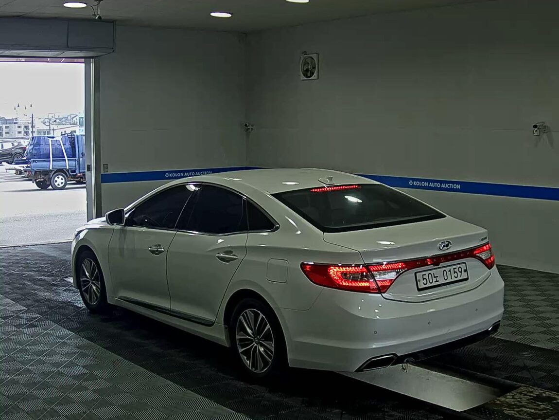 HYUNDAI GRANDEUR HG HG 240 MODERN COLLECTION 2016 - zdjęcie 6