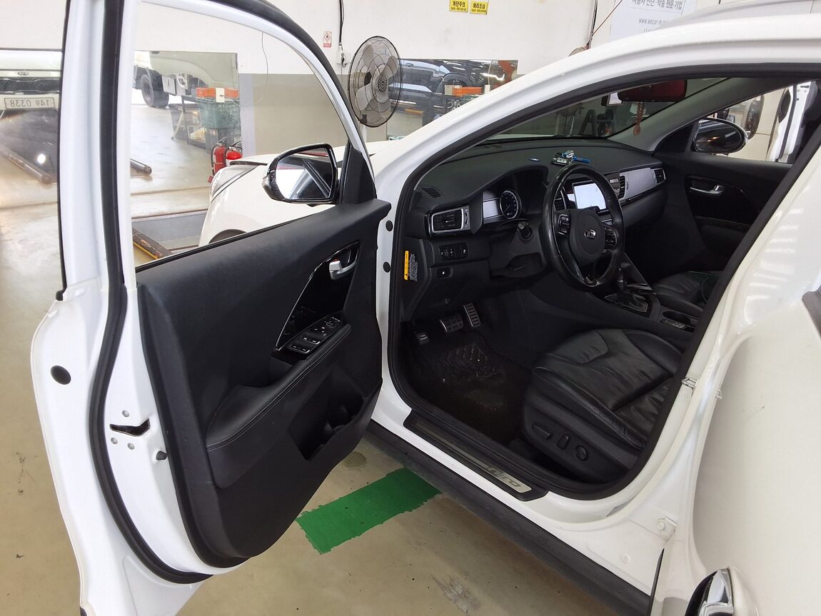 KIA NIRO 1.6 HYBRID NOBLESSE 2017 - zdjęcie 10
