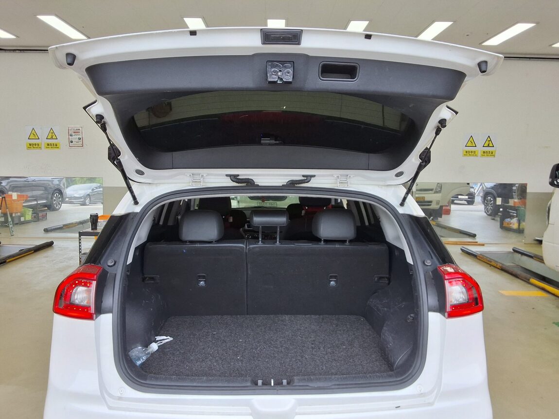 KIA NIRO 1.6 HYBRID NOBLESSE 2017 - zdjęcie 15