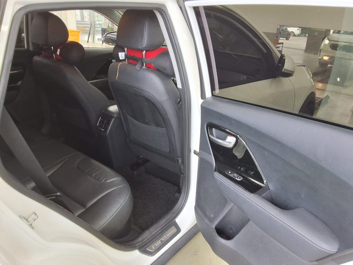 KIA NIRO 1.6 HYBRID NOBLESSE 2017 - zdjęcie 13