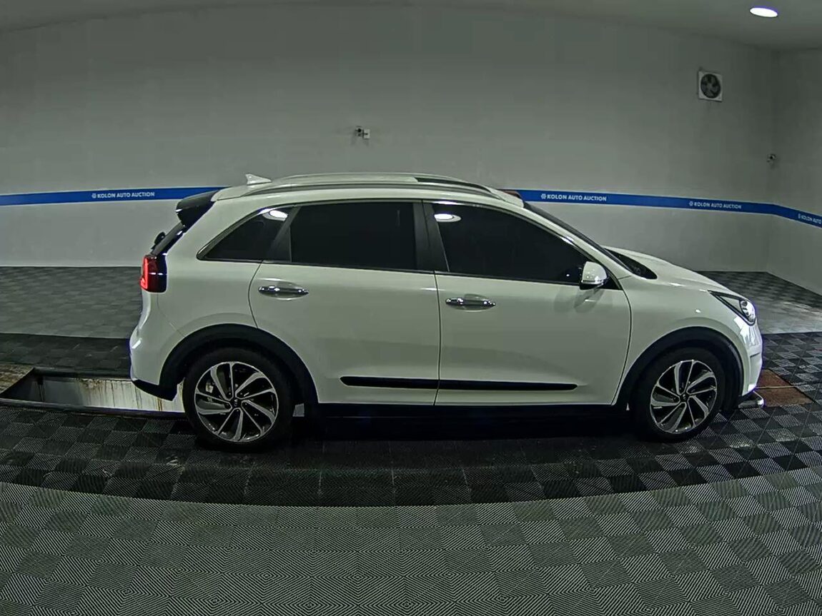 KIA NIRO 1.6 HYBRID NOBLESSE 2017 - zdjęcie 4