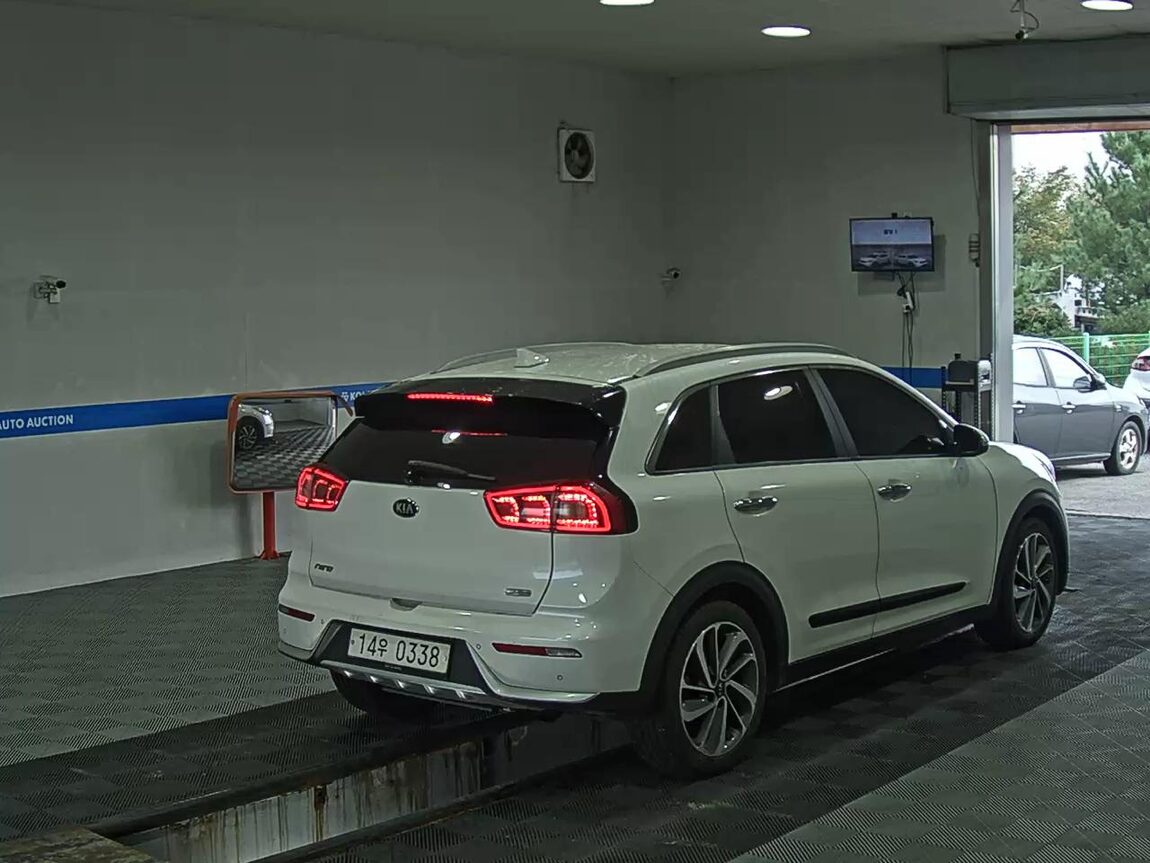KIA NIRO 1.6 HYBRID NOBLESSE 2017 - zdjęcie 5