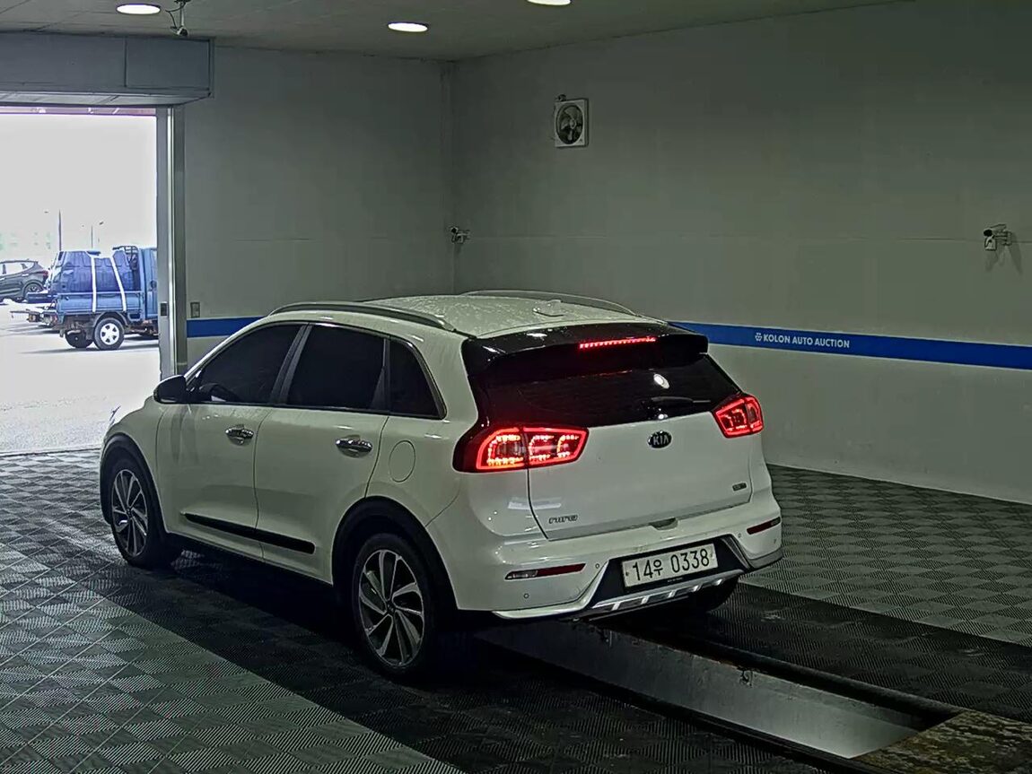 KIA NIRO 1.6 HYBRID NOBLESSE 2017 - zdjęcie 6