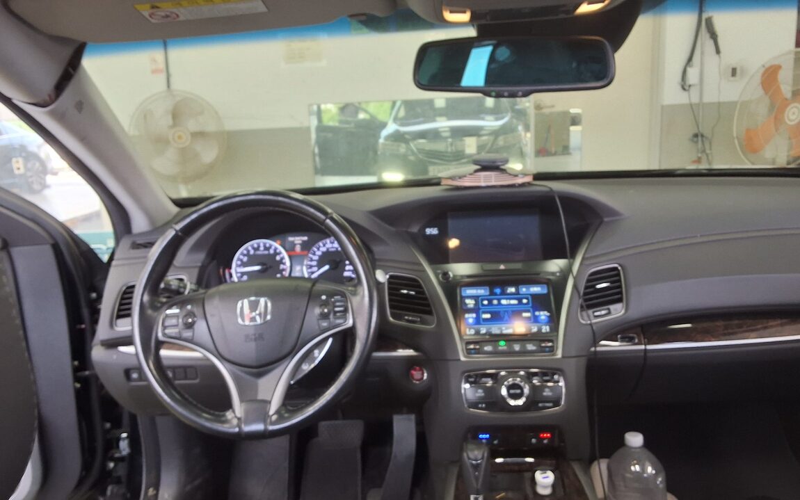 HONDA LEGEND (5TH GEN) 3.5 V6 2016 - zdjęcie 11