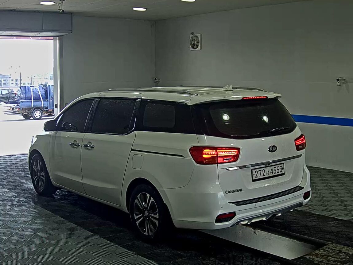KIA THE NEW CARNIVAL 9-SEATER DIESEL LUXURY 2020 - zdjęcie 6