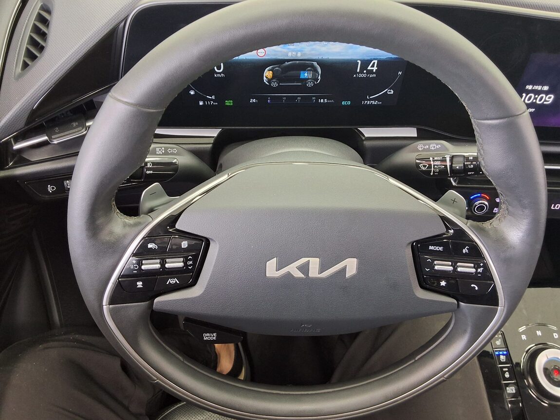 KIA THE ALL NEW NIRO 1.6 HEV SIGNATURE 2022 - zdjęcie 17