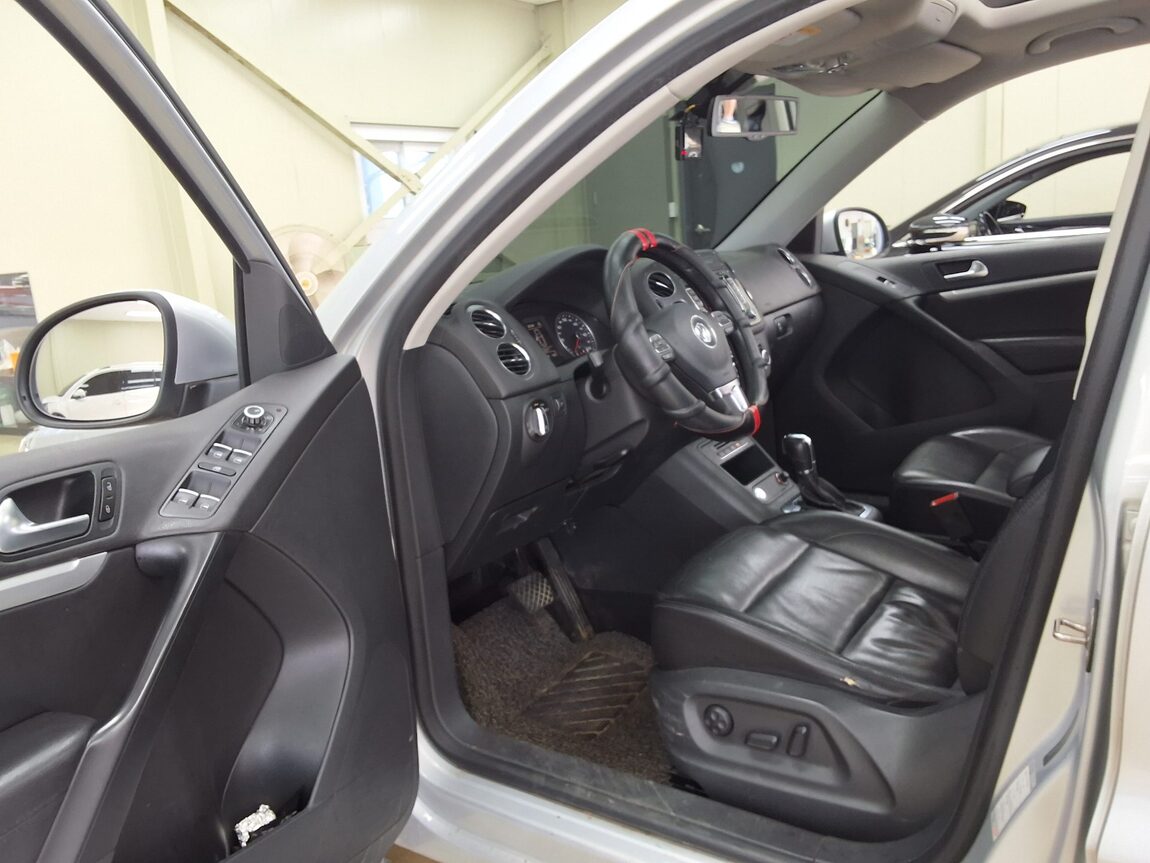 VOLKSWAGEN TIGUAN 2.0 TDI BLUEMOTION PREMIUM 2013 - zdjęcie 11