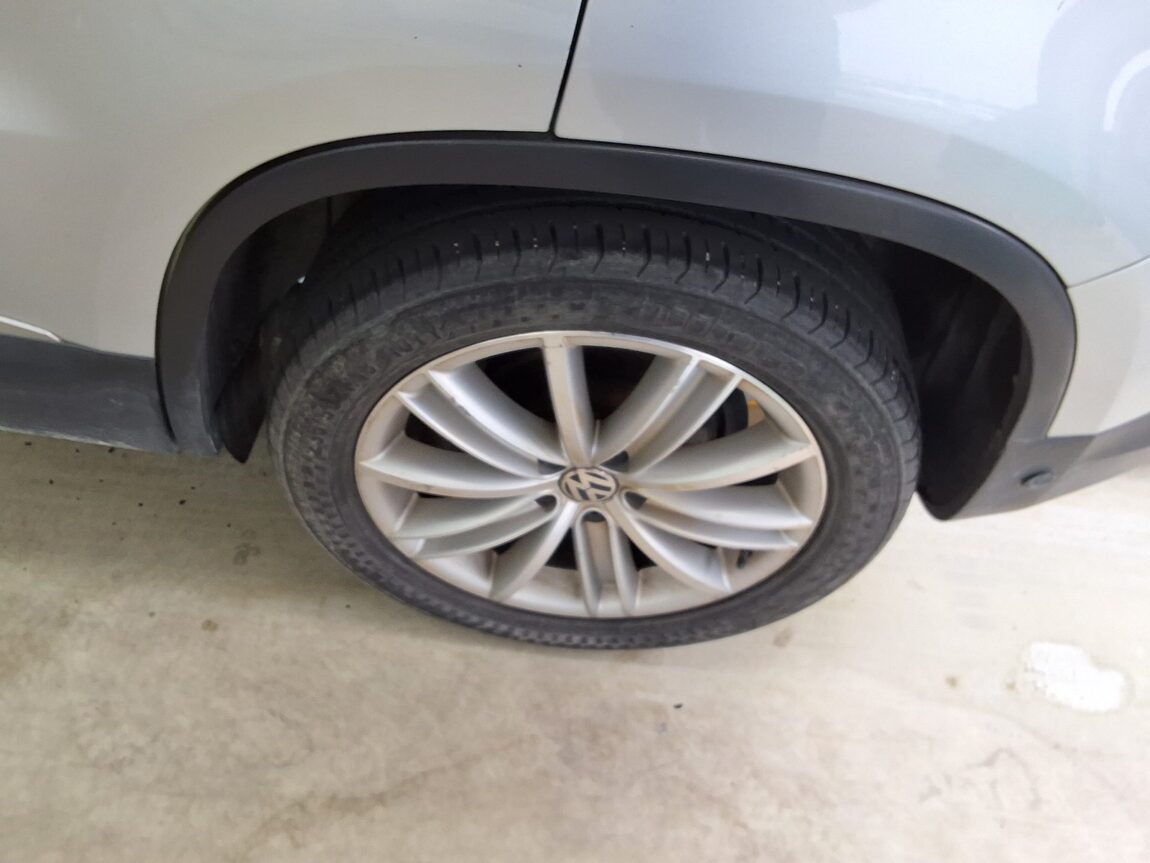 VOLKSWAGEN TIGUAN 2.0 TDI BLUEMOTION PREMIUM 2013 - zdjęcie 20