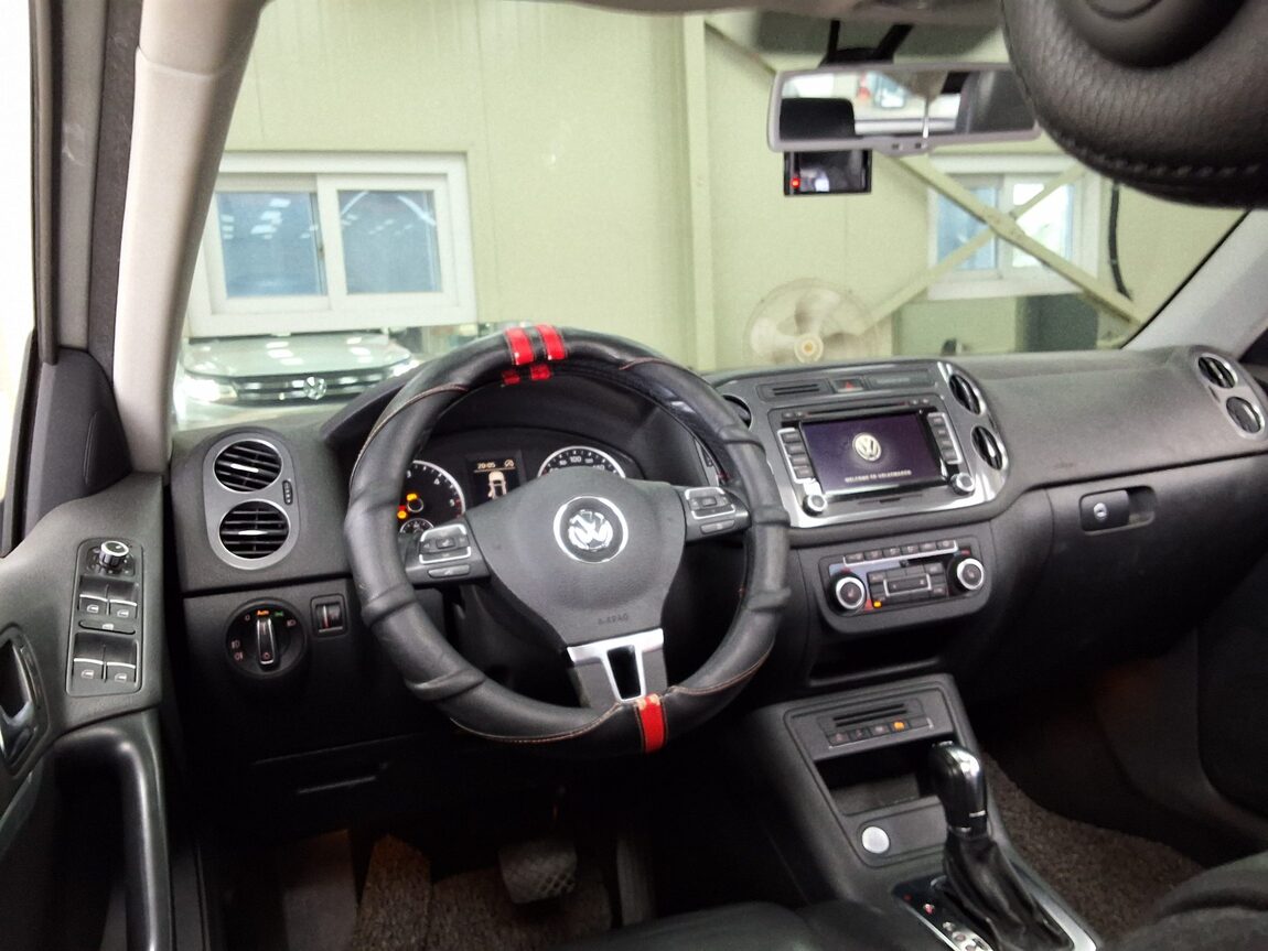 VOLKSWAGEN TIGUAN 2.0 TDI BLUEMOTION PREMIUM 2013 - zdjęcie 12