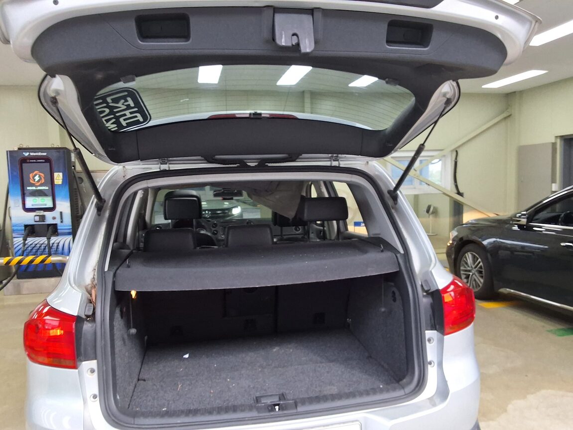 VOLKSWAGEN TIGUAN 2.0 TDI BLUEMOTION PREMIUM 2013 - zdjęcie 16
