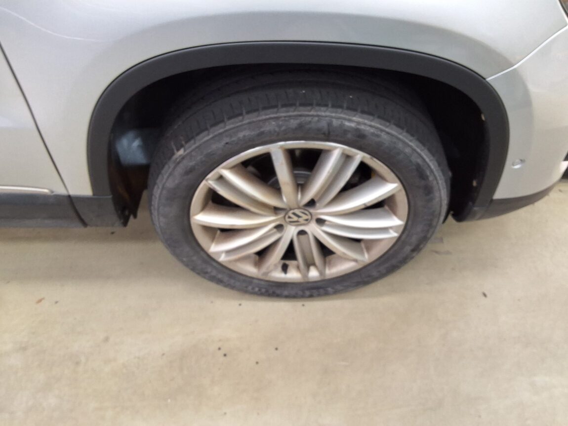 VOLKSWAGEN TIGUAN 2.0 TDI BLUEMOTION PREMIUM 2013 - zdjęcie 21