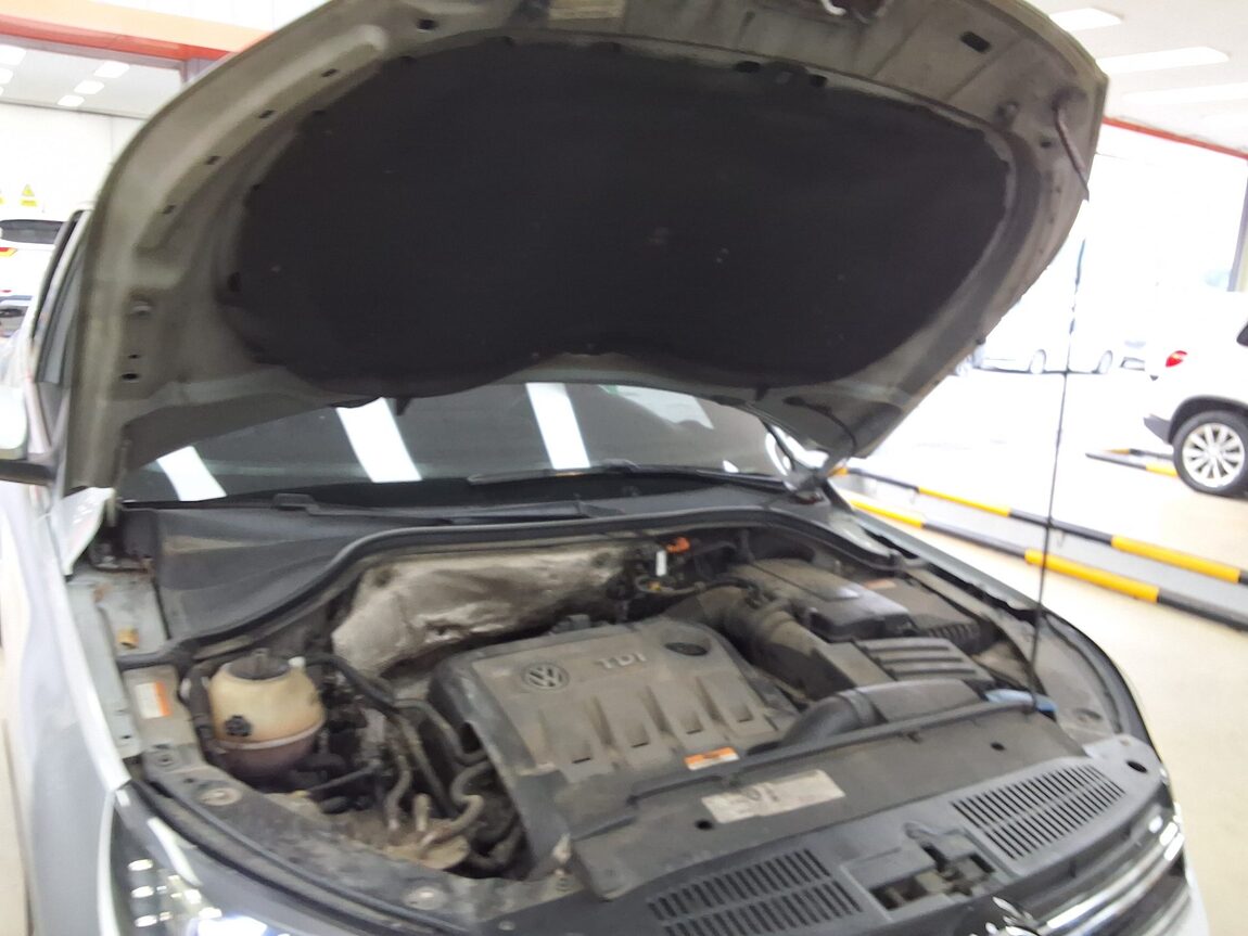 VOLKSWAGEN TIGUAN 2.0 TDI BLUEMOTION PREMIUM 2013 - zdjęcie 18