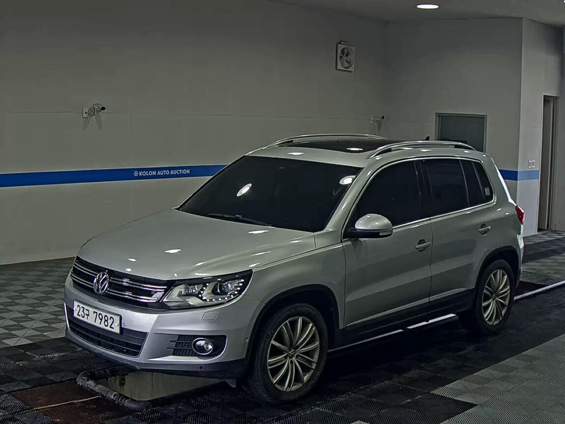 VOLKSWAGEN TIGUAN 2.0 TDI BLUEMOTION PREMIUM 2013 - zdjęcie 2